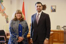 Շրջակա միջավայրի նախարար Համբարձում Մաթևոսյանն ընդունել է ՄԱԿ-ի Կենսաբանական բազմազանության մասին կոնվենցիայի գործադիր քարտուղար տիկին Աստրիդ Շոմեյքերին Շրջակա միջավայրի նախարար Համբարձում Մաթևոսյանն ընդունել է ՄԱԿ-ի Կենսաբանական բազմազանության մասին կոնվենցիայի գործադիր քարտուղար տիկին Աստրիդ Շոմեյքերին