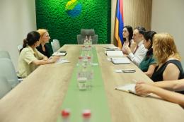 Շրջակա միջավայրի նախարարի տեղակալ Արամ Մեյմարյանը հանդիպել է Ռաուլ Վալլենբերգի անվան մարդու իրավունքների և մարդասիրական իրավունքի ինստիտուտի (ՌՎԻ) հայաստանյան գրասենյակի ղեկավար Լաուրա Միլնի հետ