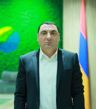 ԿԱՐԵՆ ՄՆԱՑԱԿԱՆՅԱՆ